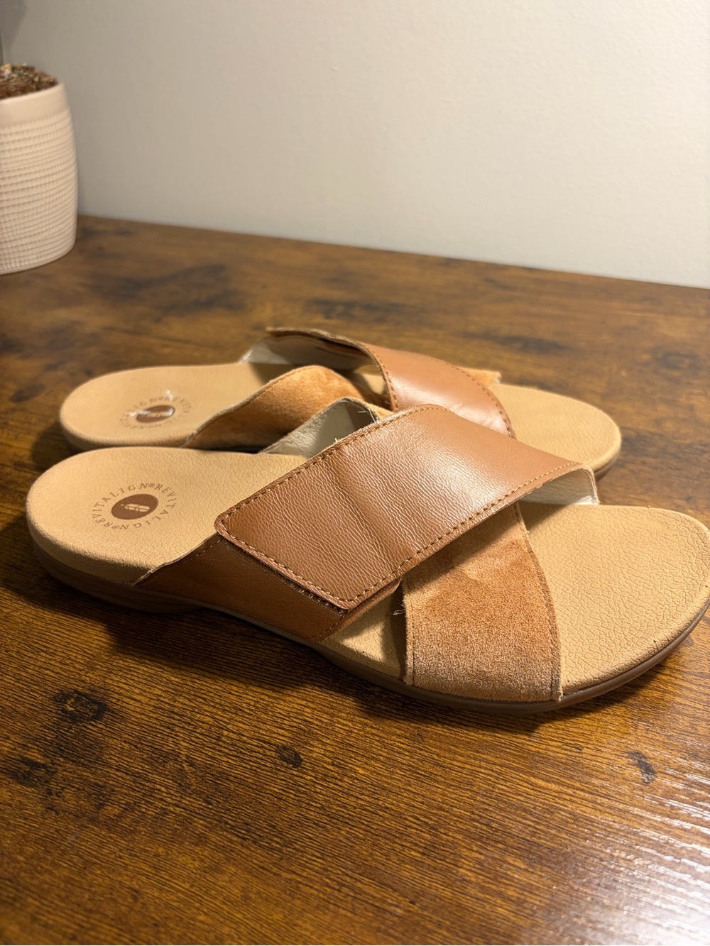 REVITALIGN Women's Paloma Tan Crossover Slide Leather and Suede Sandals - 7.5